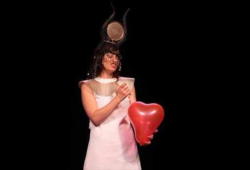 Anne Buffet dans le spectacle What is love
