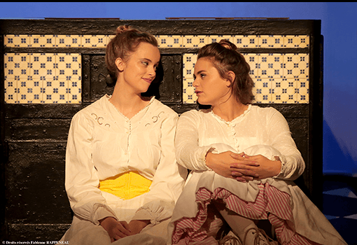 Anaïs Yazit et Ambre Rochard dans le spectacle Les sœurs Tatin