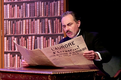 Bruno Paviot incarne Léon Daudet dans "Zola l'infréquentable" de Didier Caron au THéâtre de la Contrescarpe © Fabienne Rappeneau